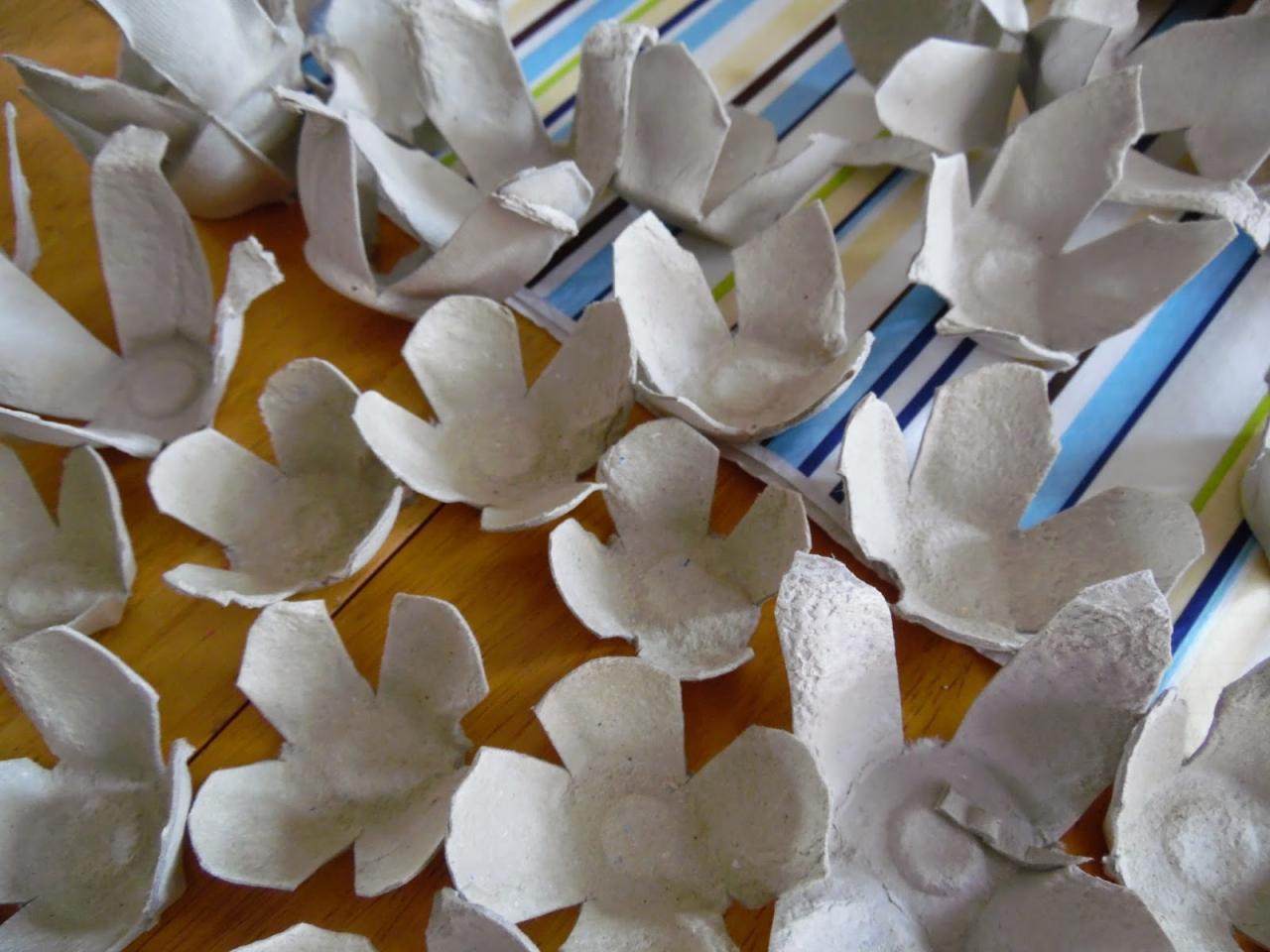 easter wreath - recycled egg boxes! - Let their light shine! easter wreath - recycled egg boxes! - Let their light shine!