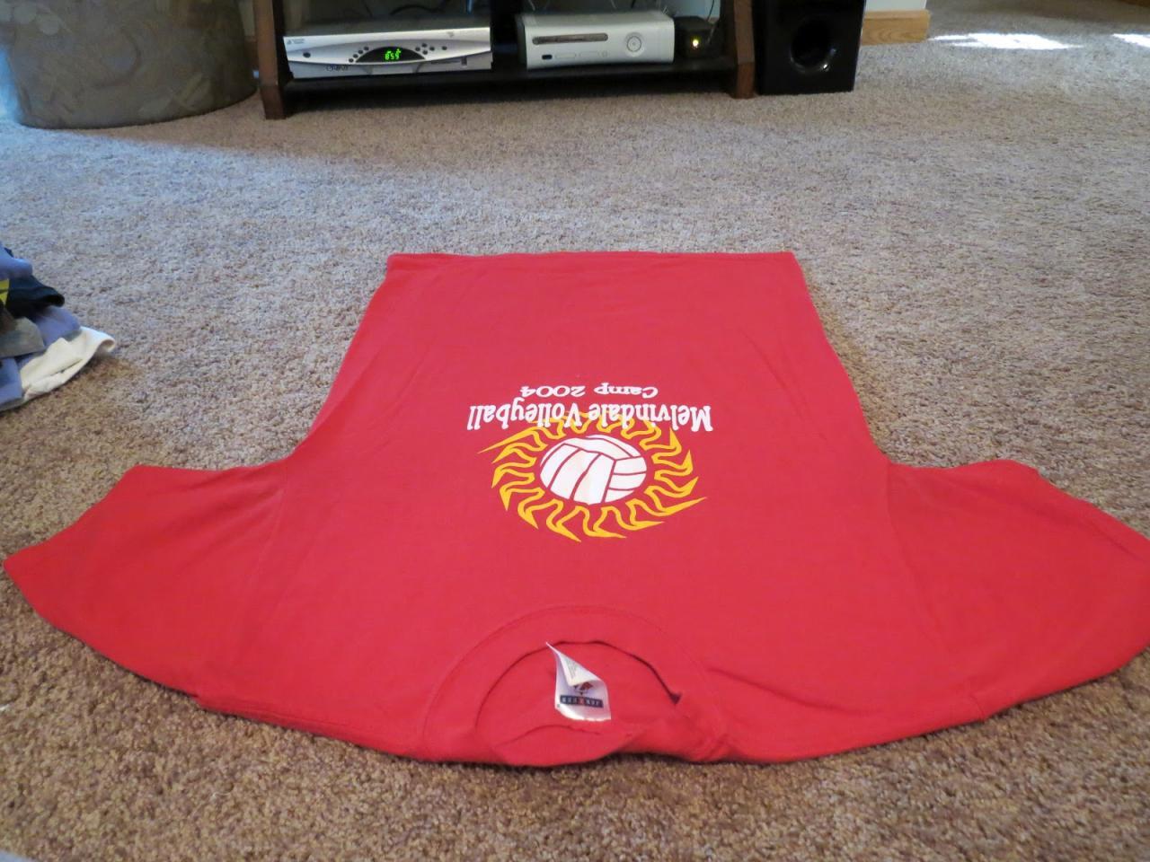 Walks Like Rain: Upcycled T-Shirt: DIY Reuseable Shopping Bags Walks Like Rain: Upcycled T-Shirt: DIY Reuseable Shopping Bags